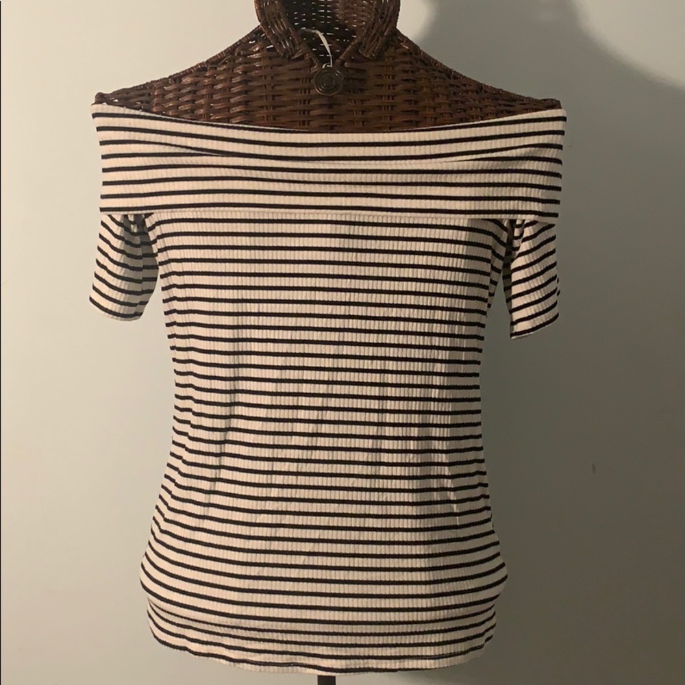 Harlowe & Graham offtheshoulder ribbed top